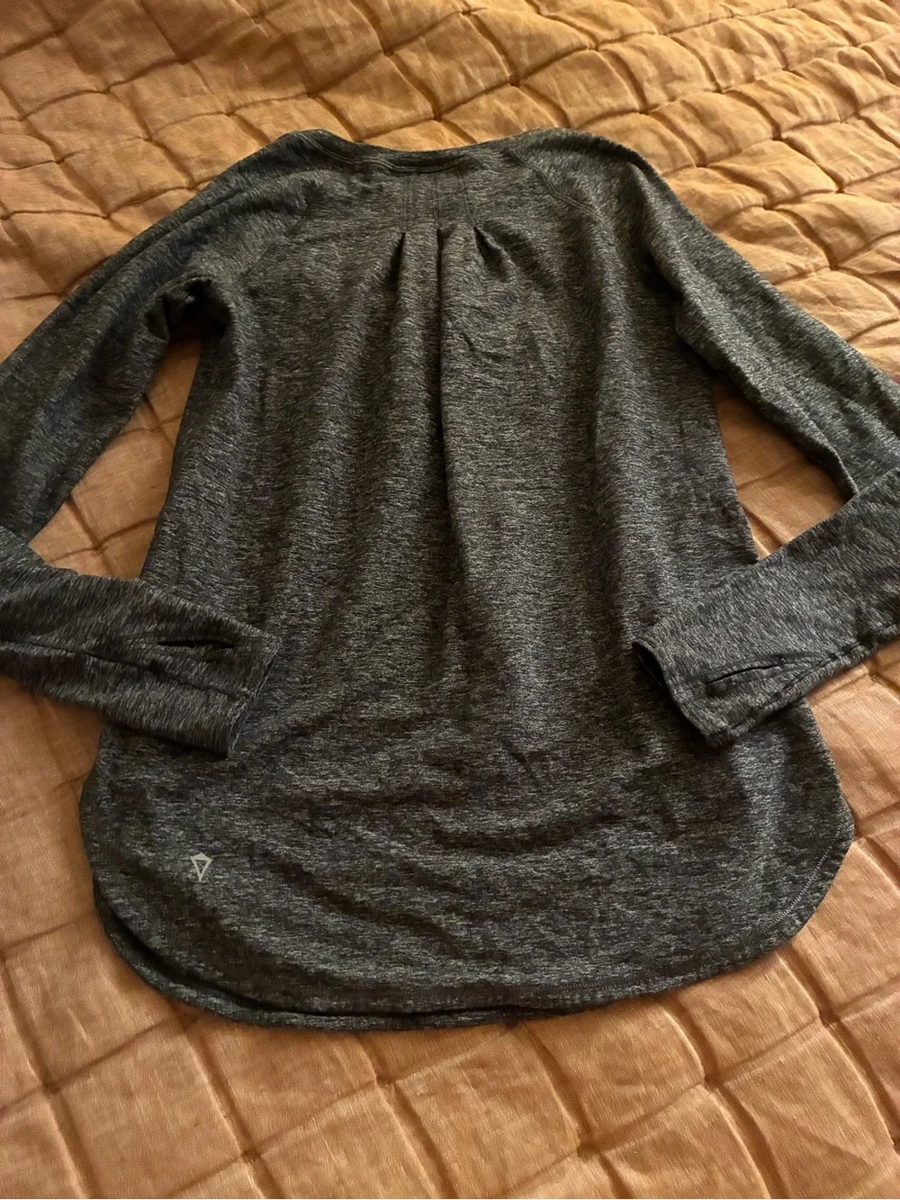 Ivivva girls size 14 grey long sleeve athletic top